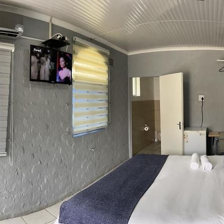 Host Hub Guest House Kempton Park Exterior foto