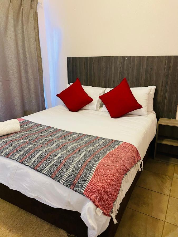 Host Hub Guest House Kempton Park Exterior foto
