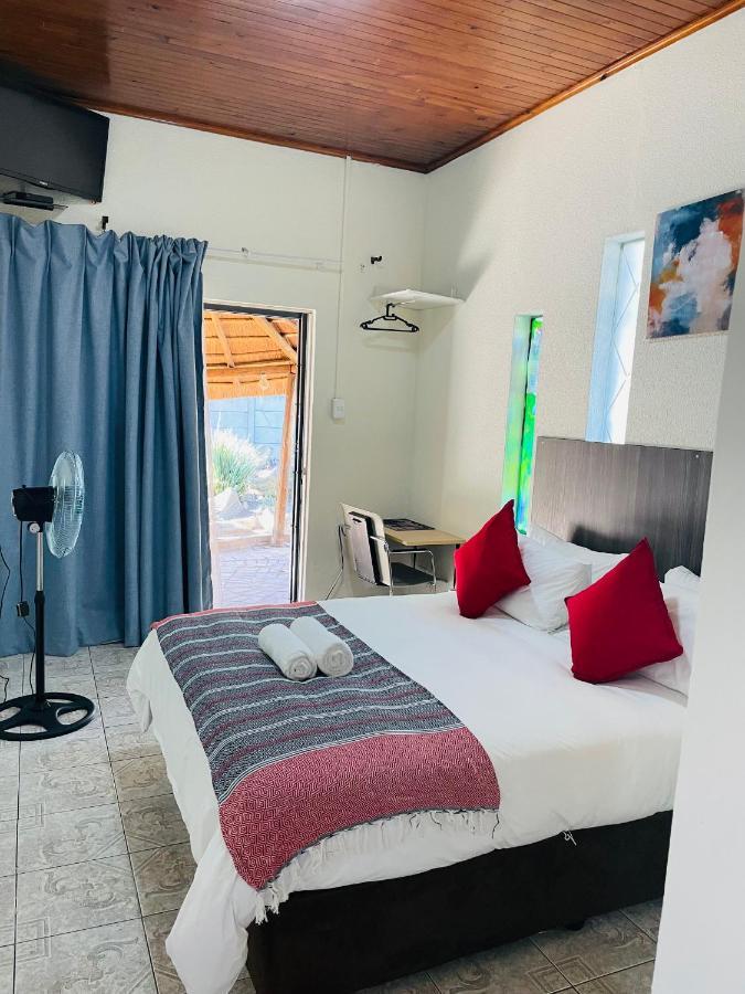 Host Hub Guest House Kempton Park Exterior foto