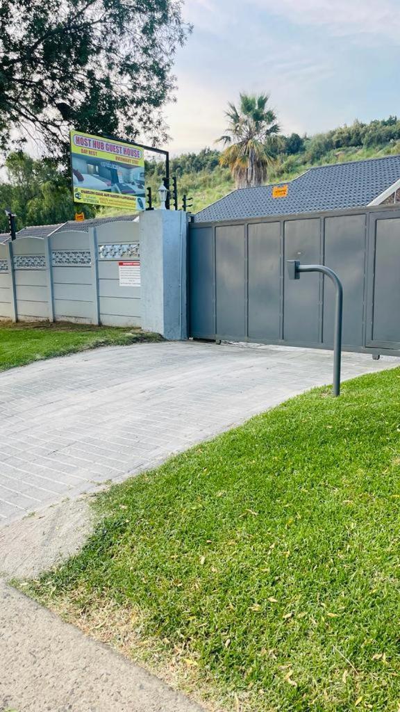 Host Hub Guest House Kempton Park Exterior foto